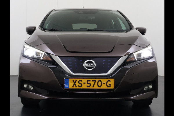 Nissan Leaf Tekna 40kWh Leer Bose®-Hifi Apple Carplay Android Auto Adap.Cruise 360°Camera Navi Ecc Stoel+Stuurverwarming Keyless DAB Dodehoek detector Rijstrooksensor Uitparkeer waarschuwing Verkeersbord detectie Bluetooth Privacy Glas Lmv 17" SOH 87.93% Origineel Nederlandse Auto