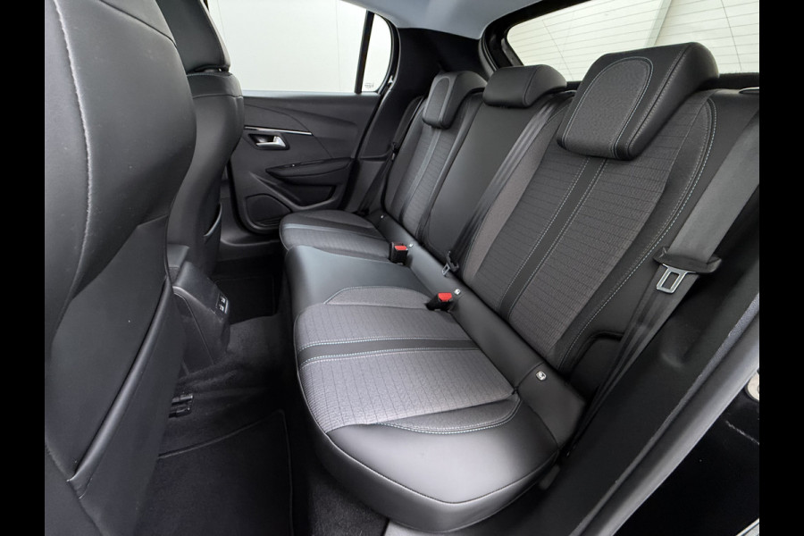Peugeot e-208 EV 50kWh SOH 90% Navi Ecc 360°Camera Stoelverwarming Adap.Cruise Control Apple Carplay/Android Auto Allure Draadloze Lader DAB+ Keyless Led Privacy Glas Rijstrooksensor Verkeersbord detectie Origineel Nederlandse Auto