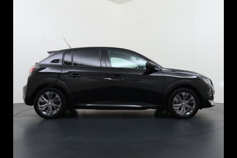 Peugeot e-208 EV 50kWh SOH 90% Navi Ecc 360°Camera Stoelverwarming Adap.Cruise Control Apple Carplay/Android Auto Allure Draadloze Lader DAB+ Keyless Led Privacy Glas Rijstrooksensor Verkeersbord detectie Origineel Nederlandse Auto