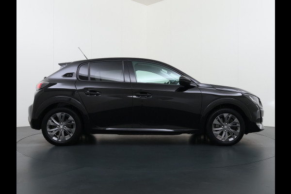 Peugeot e-208 EV 50kWh SOH 90% Navi Ecc 360°Camera Stoelverwarming Adap.Cruise Control Apple Carplay/Android Auto Allure Draadloze Lader DAB+ Keyless Led Privacy Glas Rijstrooksensor Verkeersbord detectie Origineel Nederlandse Auto