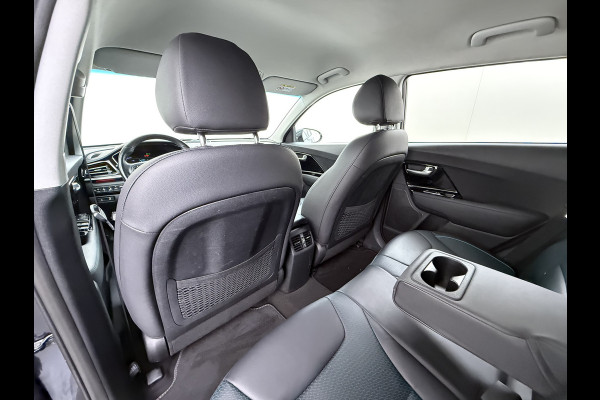 Kia e-Niro ExecutiveLine 64kWh SOH 100% Warmtepomp Leder Elek.Stoel+Memory JBL®-Audio Pdc Navi Ecc Camera Apple Carplay Android Auto Stoelverwarming+Koeling Stuurverwarming Lmv Privacy Glas DAB Vess Lane Assist Blind Spot 100% Dealeronderhouden
