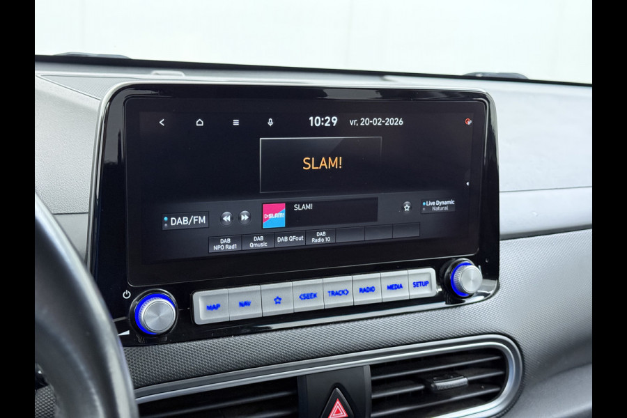Hyundai Kona EV 64kWh SOH 100% Trekhaak Warmtepomp Navi Camera Ecc Adap.Cruise Head-Up Display Apple Carplay/Android Auto Pdc Fashion Keyless Lane Assist Dodehoek Detector FCA Privacy Glas Regensensor Bluetooth 1e Eigenaar Origineel Nederlandse Auto