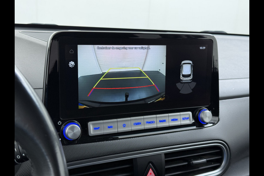 Hyundai Kona EV 64kWh SOH 100% Trekhaak Warmtepomp Navi Camera Ecc Adap.Cruise Head-Up Display Apple Carplay/Android Auto Pdc Fashion Keyless Lane Assist Dodehoek Detector FCA Privacy Glas Regensensor Bluetooth 1e Eigenaar Origineel Nederlandse Auto
