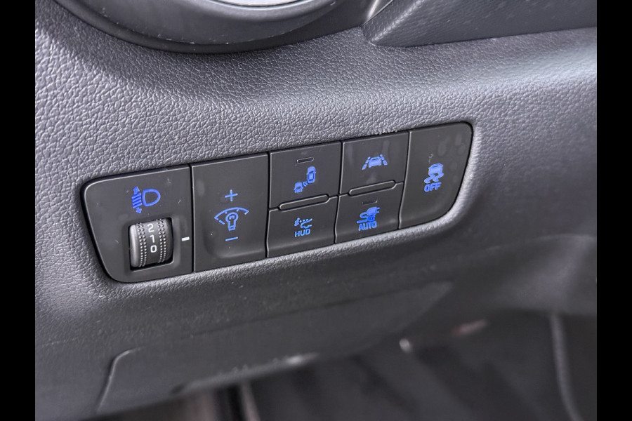 Hyundai Kona EV 64kWh SOH 100% Trekhaak Warmtepomp Navi Camera Ecc Adap.Cruise Head-Up Display Apple Carplay/Android Auto Pdc Fashion Keyless Lane Assist Dodehoek Detector FCA Privacy Glas Regensensor Bluetooth 1e Eigenaar Origineel Nederlandse Auto