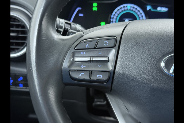 Hyundai Kona EV 64kWh SOH 100% Trekhaak Warmtepomp Navi Camera Ecc Adap.Cruise Head-Up Display Apple Carplay/Android Auto Pdc Fashion Keyless Lane Assist Dodehoek Detector FCA Privacy Glas Regensensor Bluetooth 1e Eigenaar Origineel Nederlandse Auto
