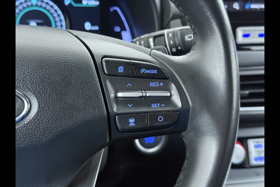 Hyundai Kona EV 64kWh SOH 100% Trekhaak Warmtepomp Navi Camera Ecc Adap.Cruise Head-Up Display Apple Carplay/Android Auto Pdc Fashion Keyless Lane Assist Dodehoek Detector FCA Privacy Glas Regensensor Bluetooth 1e Eigenaar Origineel Nederlandse Auto