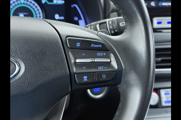 Hyundai Kona EV 64kWh SOH 100% Trekhaak Warmtepomp Navi Camera Ecc Adap.Cruise Head-Up Display Apple Carplay/Android Auto Pdc Fashion Keyless Lane Assist Dodehoek Detector FCA Privacy Glas Regensensor Bluetooth 1e Eigenaar Origineel Nederlandse Auto