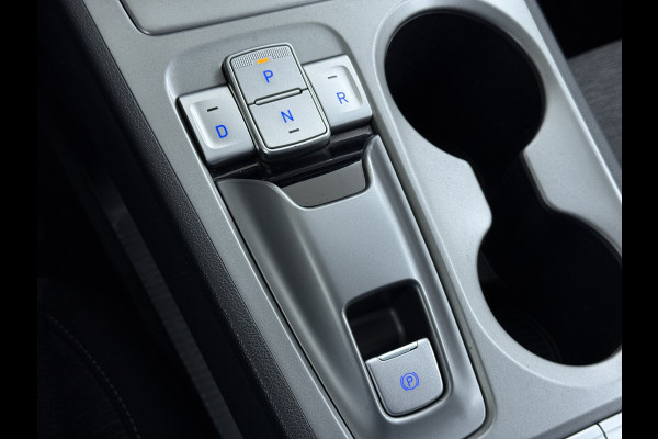 Hyundai Kona EV 64kWh SOH 100% Trekhaak Warmtepomp Navi Camera Ecc Adap.Cruise Head-Up Display Apple Carplay/Android Auto Pdc Fashion Keyless Lane Assist Dodehoek Detector FCA Privacy Glas Regensensor Bluetooth 1e Eigenaar Origineel Nederlandse Auto