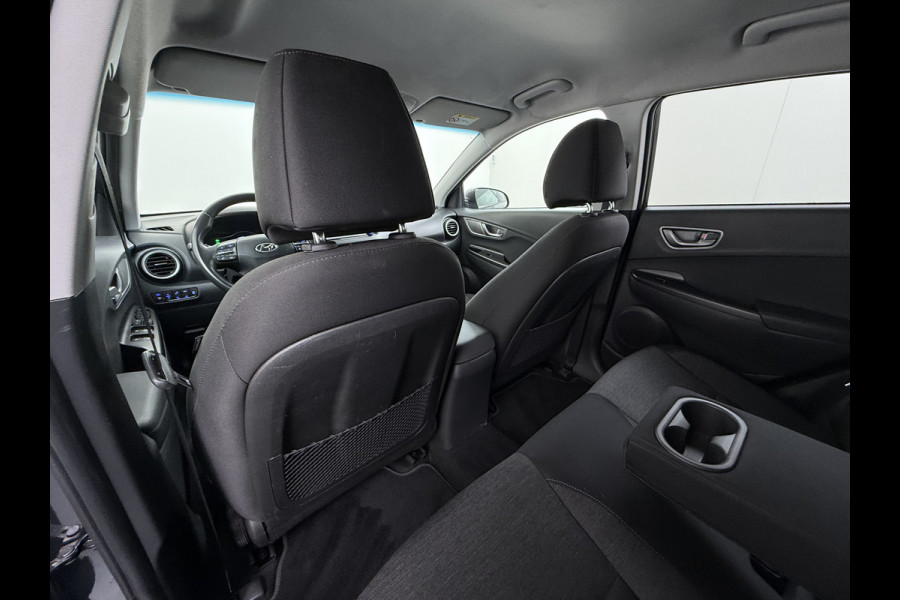 Hyundai Kona EV 64kWh SOH 100% Trekhaak Warmtepomp Navi Camera Ecc Adap.Cruise Head-Up Display Apple Carplay/Android Auto Pdc Fashion Keyless Lane Assist Dodehoek Detector FCA Privacy Glas Regensensor Bluetooth 1e Eigenaar Origineel Nederlandse Auto