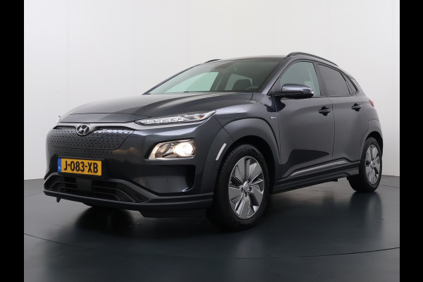 Hyundai Kona EV 64kWh SOH 100% Trekhaak Warmtepomp Navi Camera Ecc Adap.Cruise Head-Up Display Apple Carplay/Android Auto Pdc Fashion Keyless Lane Assist Dodehoek Detector FCA Privacy Glas Regensensor Bluetooth 1e Eigenaar Origineel Nederlandse Auto