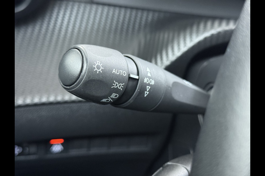 Peugeot e-2008 EV Allure Première 50kWh SOH 89% Navi* 360°Camera Ecc Apple Carplay Android Auto Cruise Control Stoelverwarming Pdc DAB+ Privacy Glas Lmv Led Keyless Complete EV