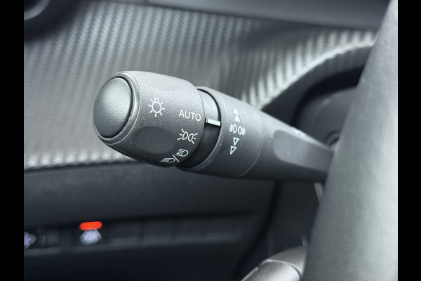 Peugeot e-2008 EV Allure Première 50kWh SOH 89% Navi* 360°Camera Ecc Apple Carplay Android Auto Cruise Control Stoelverwarming Pdc DAB+ Privacy Glas Lmv Led Keyless Complete EV