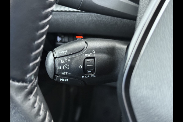 Peugeot e-2008 EV Allure Première 50kWh SOH 89% Navi* 360°Camera Ecc Apple Carplay Android Auto Cruise Control Stoelverwarming Pdc DAB+ Privacy Glas Lmv Led Keyless Complete EV