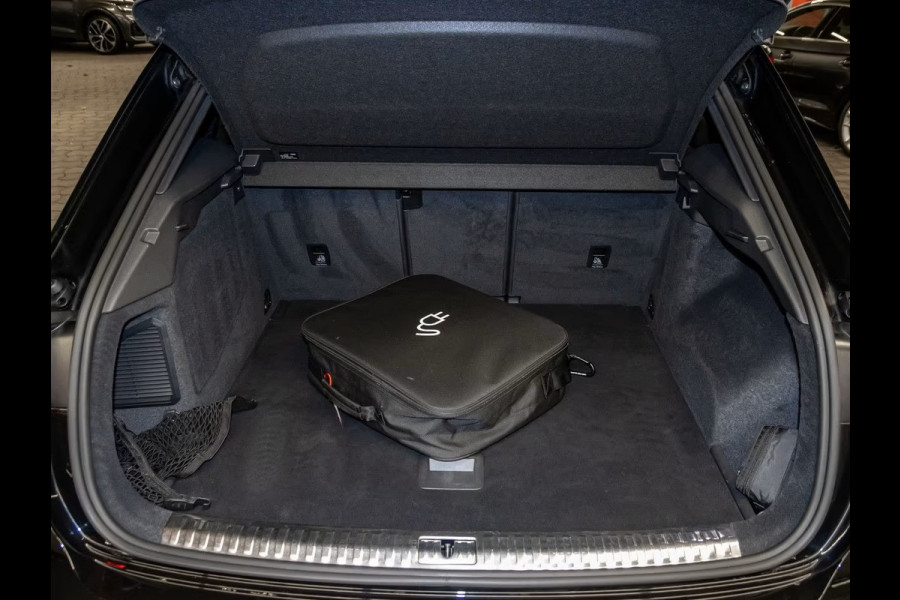 Audi Q3 45 TFSI e S-LINE ** LED, VIRTUAL, LEDER, TREKH, ADAPT. CRUISE, SONOS SOUND, 20-inch LMV ** 1e EIG - UNFALLFREI ** ** INFORMEER OOK NAAR ONZE AANTREKKELIJKE FINANCIAL-LEASE TARIEVEN **
