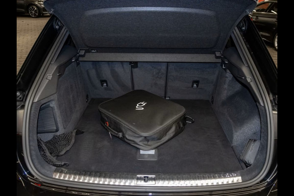 Audi Q3 45 TFSI e S-LINE ** LED, VIRTUAL, LEDER, TREKH, ADAPT. CRUISE, SONOS SOUND, 20-inch LMV ** 1e EIG - UNFALLFREI ** ** INFORMEER OOK NAAR ONZE AANTREKKELIJKE FINANCIAL-LEASE TARIEVEN **