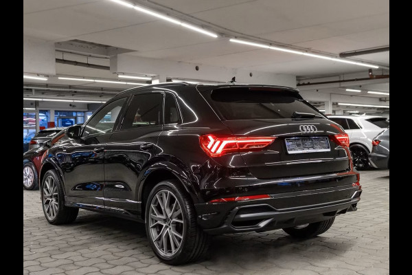 Audi Q3 45 TFSI e S-LINE ** LED, VIRTUAL, LEDER, TREKH, ADAPT. CRUISE, SONOS SOUND, 20-inch LMV ** 1e EIG - UNFALLFREI ** ** INFORMEER OOK NAAR ONZE AANTREKKELIJKE FINANCIAL-LEASE TARIEVEN **