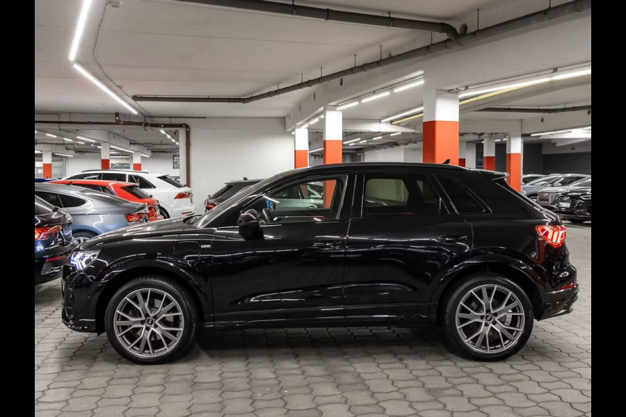 Audi Q3 45 TFSI e S-LINE ** LED, VIRTUAL, LEDER, TREKH, ADAPT. CRUISE, SONOS SOUND, 20-inch LMV ** 1e EIG - UNFALLFREI ** ** INFORMEER OOK NAAR ONZE AANTREKKELIJKE FINANCIAL-LEASE TARIEVEN **