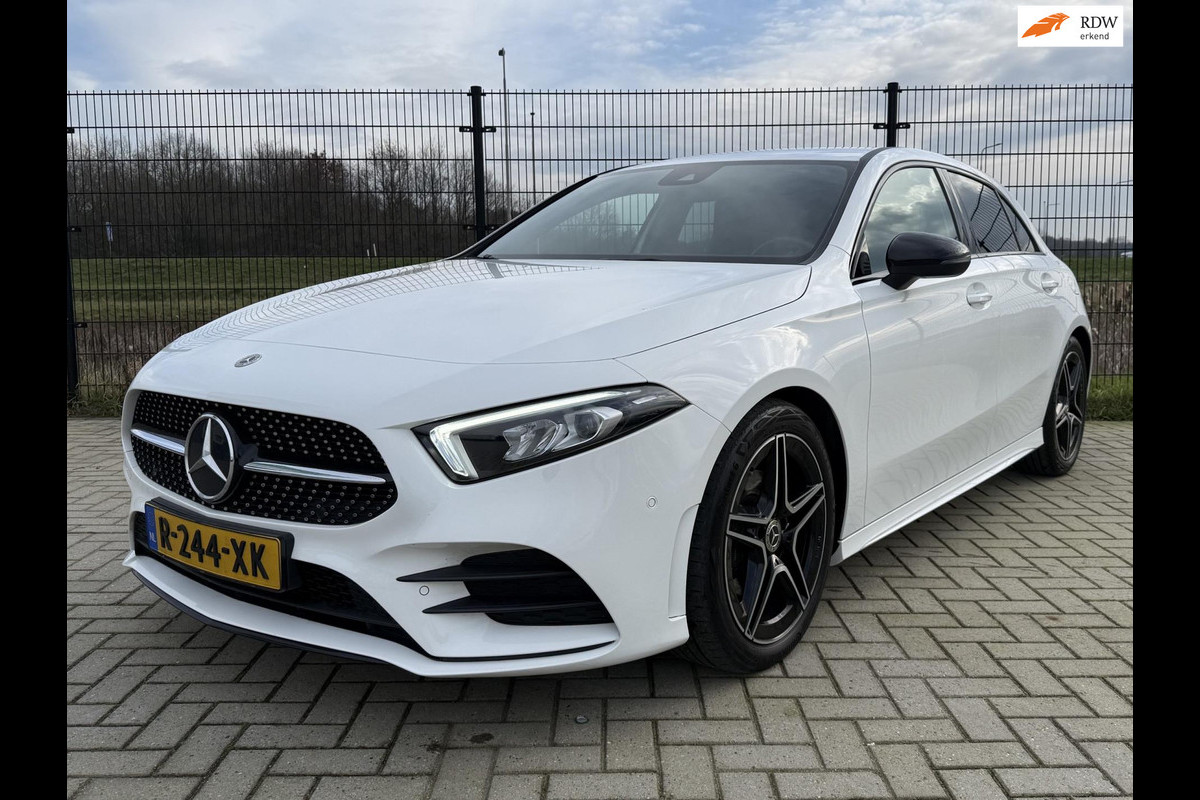 Mercedes-Benz A-Klasse 180 AMG Line | Camera | Stoelverw. | CarPlay
