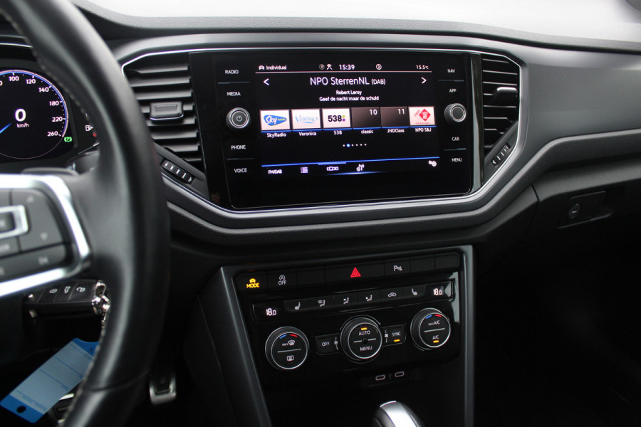 Volkswagen T-Roc Cabrio 1.5 TSI R-Line 47.055 km! / Navigatie / Parkeerhulp V+A / 19'' / Keyless / ACC / DAB / Stoelverwarming