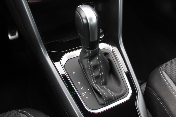 Volkswagen T-Roc Cabrio 1.5 TSI R-Line 47.055 km! / Navigatie / Parkeerhulp V+A / 19'' / Keyless / ACC / DAB / Stoelverwarming