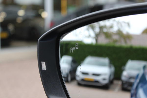 Volkswagen T-Roc Cabrio 1.5 TSI R-Line 47.055 km! / Navigatie / Parkeerhulp V+A / 19'' / Keyless / ACC / DAB / Stoelverwarming