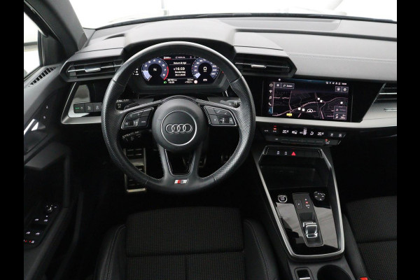 Audi A3 30 TFSI S edition | Sportstoelen | Carplay | Virtual Cockpit | Half leder | Climate control | Full LED | Cruise control | Parkeerhulp | Audi Sound | Getint glas