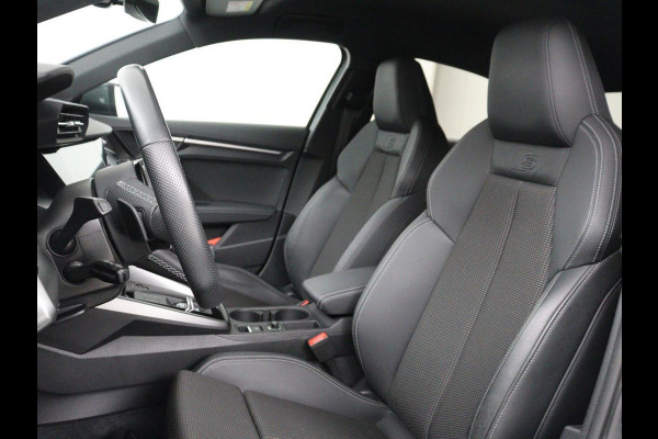 Audi A3 30 TFSI S edition | Sportstoelen | Carplay | Virtual Cockpit | Half leder | Climate control | Full LED | Cruise control | Parkeerhulp | Audi Sound | Getint glas