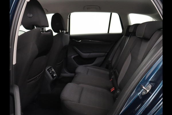 Škoda Octavia 1.4 TSI iV PHEV Business Edition | Stoelverwarming | Trekhaak | Carplay | Keyless | Sfeerverlichting | Navigatie | 18'' | Full LED | Parkeerhulp | Digital Cockpit | Plug In