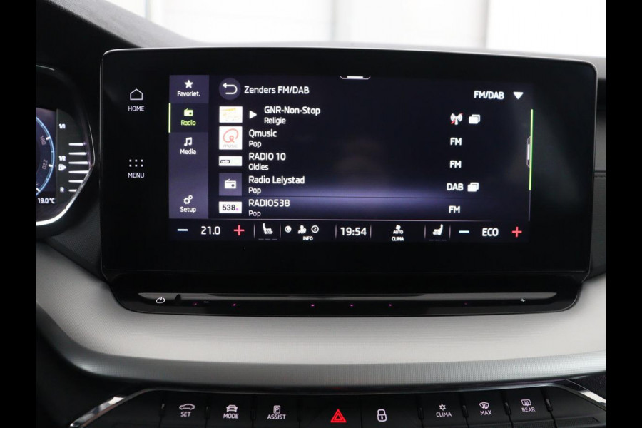 Škoda Octavia 1.4 TSI iV PHEV Business Edition | Stoelverwarming | Trekhaak | Carplay | Keyless | Sfeerverlichting | Navigatie | 18'' | Full LED | Parkeerhulp | Digital Cockpit | Plug In