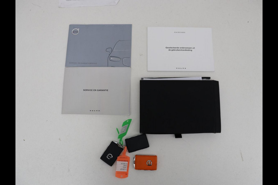 Volvo XC40 Recharge P8 AWD R Design | Warmtepomp | Leder | Stoelverwarming | Harman/Kardon | Adaptive cruise | Camera | Keyless | 19'' | Full LED | Navigatie | Parkeerhulp