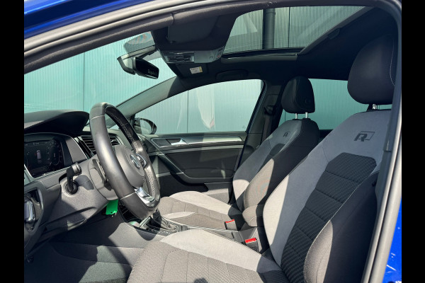 Volkswagen Golf 1.5 TSI Highline R-Line * Panorama * Bearlock * NL Auto * Virtual Cockpit * 19 inch velgen *