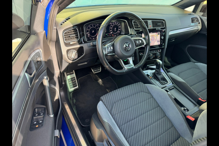 Volkswagen Golf 1.5 TSI Highline R-Line * Panorama * Bearlock * NL Auto * Virtual Cockpit * 19 inch velgen *