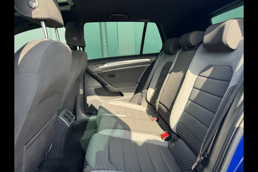 Volkswagen Golf 1.5 TSI Highline R-Line * Panorama * Bearlock * NL Auto * Virtual Cockpit * 19 inch velgen *