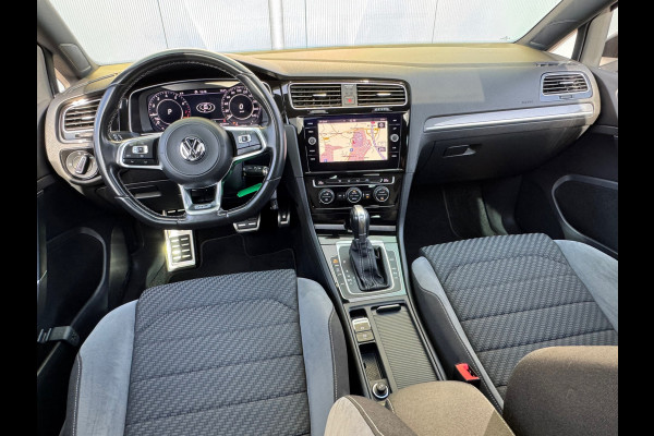 Volkswagen Golf 1.5 TSI Highline R-Line * Panorama * Bearlock * NL Auto * Virtual Cockpit * 19 inch velgen *