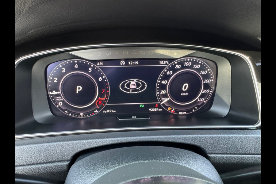 Volkswagen Golf 1.5 TSI Highline R-Line * Panorama * Bearlock * NL Auto * Virtual Cockpit * 19 inch velgen *