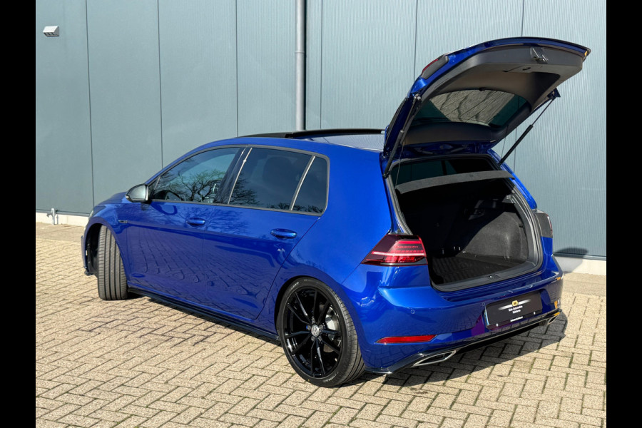 Volkswagen Golf 1.5 TSI Highline R-Line * Panorama * Bearlock * NL Auto * Virtual Cockpit * 19 inch velgen *