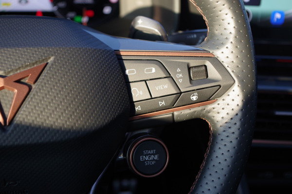 CUPRA Leon Sportstourer 1.4 e-Hybrid VZ 245 PK Performance PHEV, Leder, Panoramadak, Stuur-Startknop, Camera, Memory