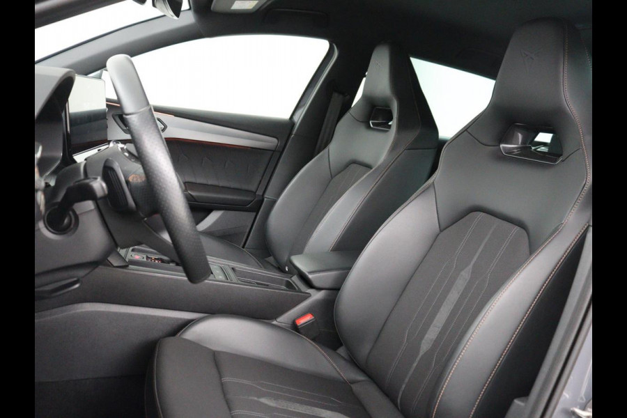 CUPRA Leon 1.4 eHybrid VZ | 245pk | Trekhaak | Stoelverwarming | Adaptive cruise | Camera | Carplay | Navigatie | Sfeerverlichting | Keyless | Park Assist | Memory | Sportstoelen | Full LED | PHEV | Plug In