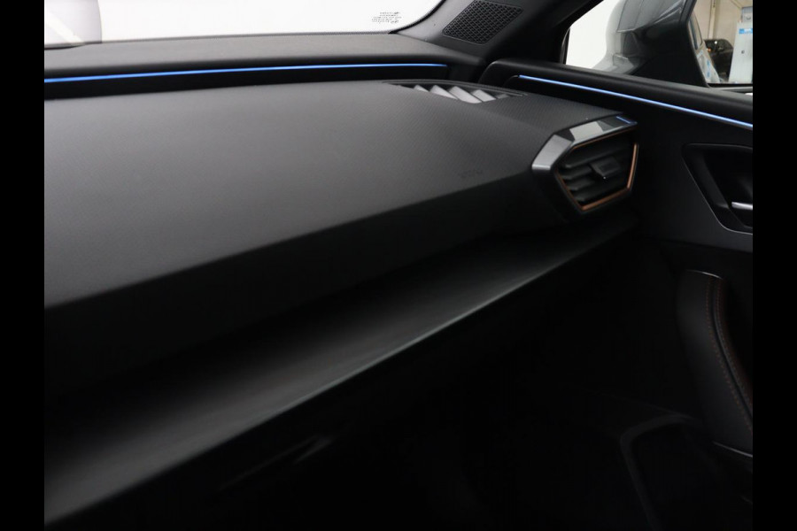 CUPRA Leon 1.4 eHybrid VZ | 245pk | Trekhaak | Stoelverwarming | Adaptive cruise | Camera | Carplay | Navigatie | Sfeerverlichting | Keyless | Park Assist | Memory | Sportstoelen | Full LED | PHEV | Plug In