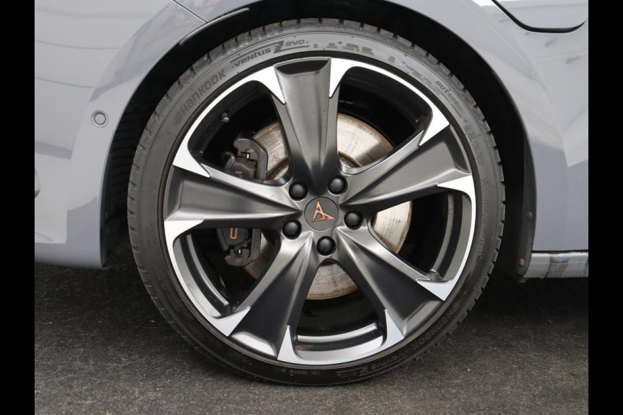 CUPRA Leon 1.4 eHybrid VZ | 245pk | Trekhaak | Stoelverwarming | Adaptive cruise | Camera | Carplay | Navigatie | Sfeerverlichting | Keyless | Park Assist | Memory | Sportstoelen | Full LED | PHEV | Plug In