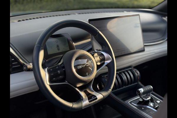 BYD ATTO 3 Design 60 kWh | 1e Eigenaar | NAP | Pano, Leder, Navi, Camera, Stoelverw., El. A.klep |