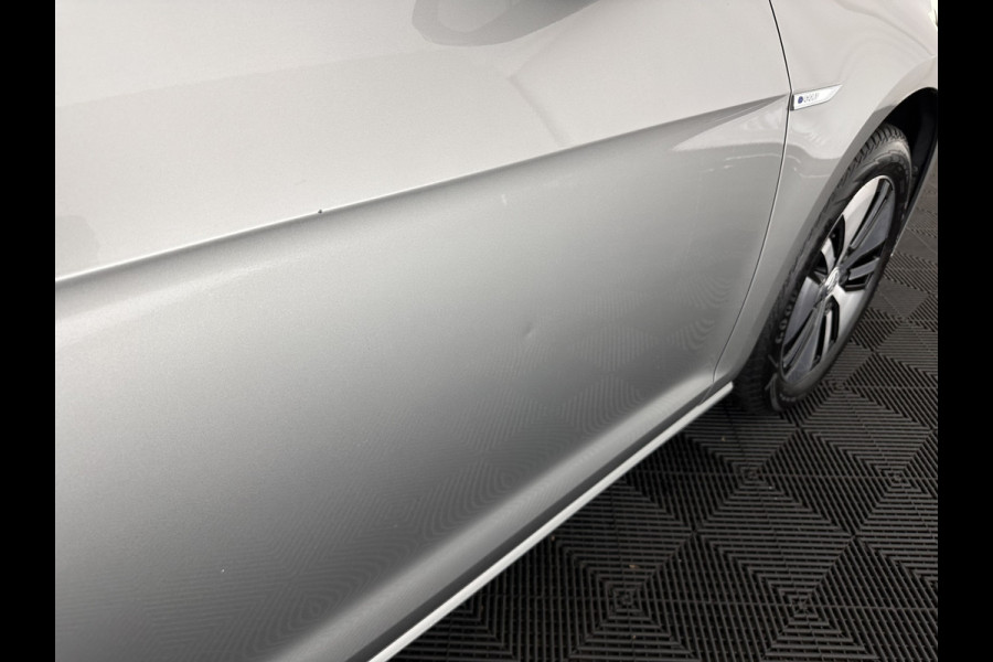 Volkswagen e-Golf (INCL.BTW) Aut. *HEAT-PUMP | ADAPTIVE-CRUISE | DIGI-COCKPIT | FULL-LED | NAVI-FULLMAP | COMFORT-SEATS | ECC | PARKPILOT | CCS-FASTLOADER | 16''ALU*