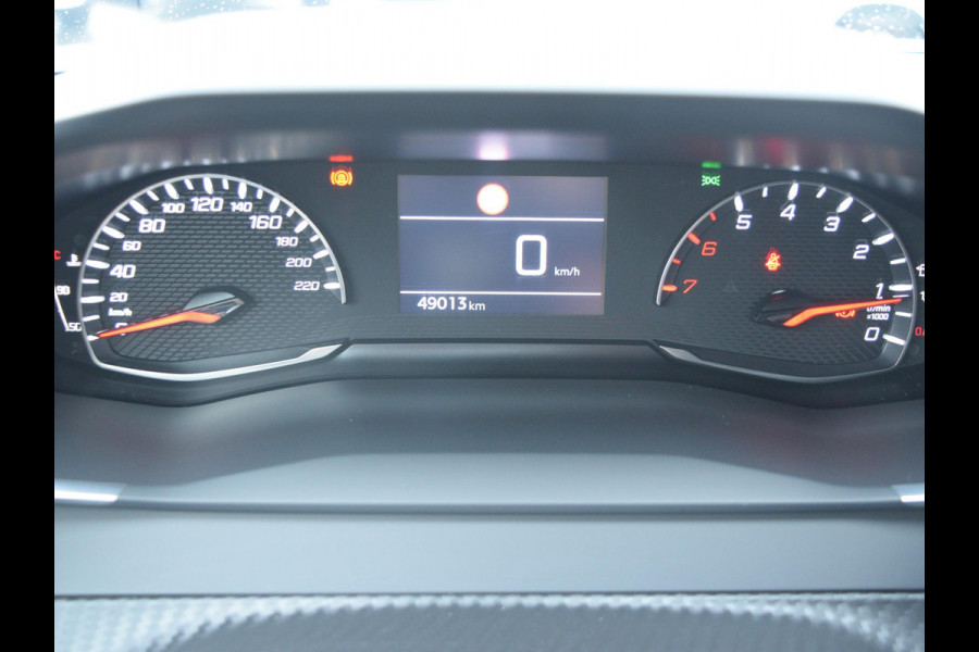 Peugeot 2008 1.2 PureTech Allure Pack ACHTERUIRIJCAMERA MET SENSOREN | NAVI & CARPLAY | E.C.C. |
