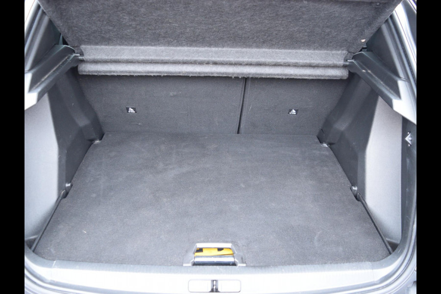 Peugeot 2008 1.2 PureTech Allure Pack ACHTERUIRIJCAMERA MET SENSOREN | NAVI & CARPLAY | E.C.C. |