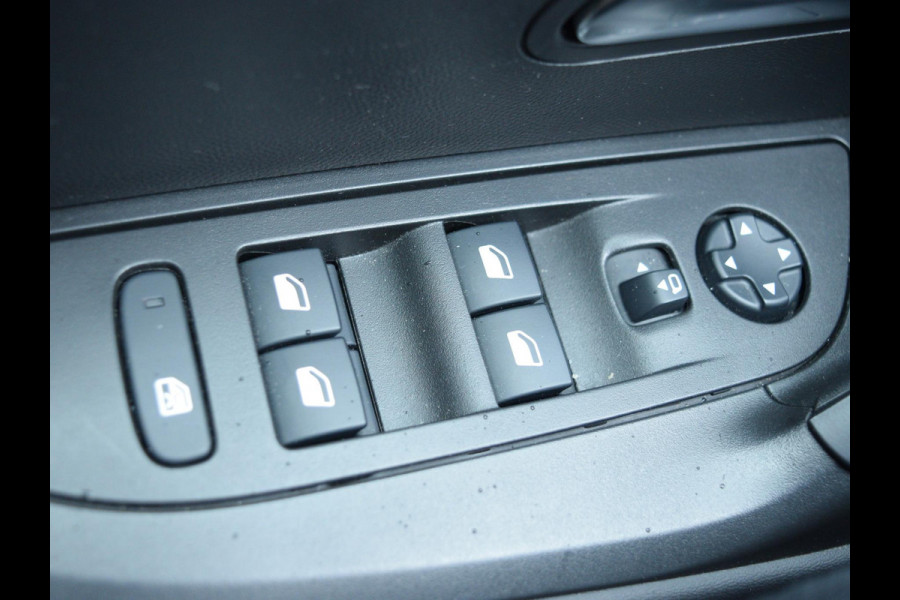 Peugeot 2008 1.2 PureTech Allure Pack ACHTERUIRIJCAMERA MET SENSOREN | NAVI & CARPLAY | E.C.C. |