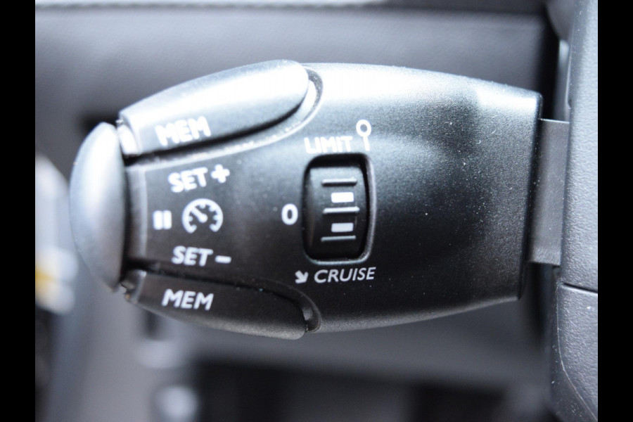 Peugeot 2008 1.2 PureTech Allure Pack ACHTERUIRIJCAMERA MET SENSOREN | NAVI & CARPLAY | E.C.C. |