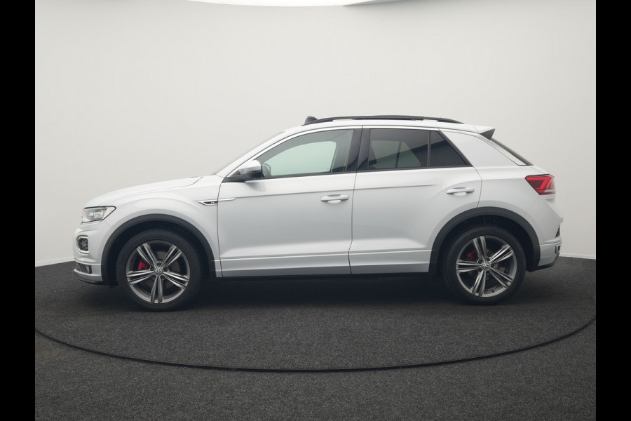 Volkswagen T-Roc 1.5 TSI R-Line 150pk Dealer O.H. | Trekhaak Afn. | Panodak | Adaptive Cruise | Camera | Sportstoelen Verwarmd | Keyless | Apple Carplay | Blis | LED Koplampen | Navigatie | DAB |