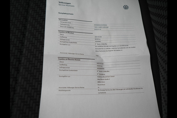 Volkswagen T-Roc 1.5 TSI R-Line 150pk Dealer O.H. | Trekhaak Afn. | Panodak | Adaptive Cruise | Camera | Sportstoelen Verwarmd | Keyless | Apple Carplay | Blis | LED Koplampen | Navigatie | DAB |