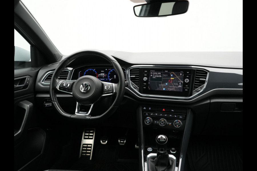 Volkswagen T-Roc 1.5 TSI R-Line 150pk Dealer O.H. | Trekhaak Afn. | Panodak | Adaptive Cruise | Camera | Sportstoelen Verwarmd | Keyless | Apple Carplay | Blis | LED Koplampen | Navigatie | DAB |