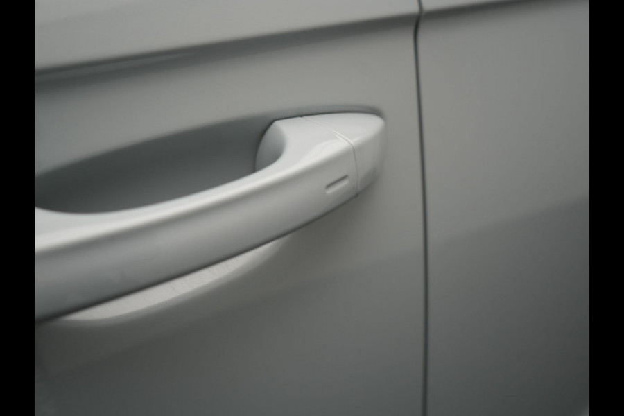 Volkswagen T-Roc 1.5 TSI R-Line 150pk Dealer O.H. | Trekhaak Afn. | Panodak | Adaptive Cruise | Camera | Sportstoelen Verwarmd | Keyless | Apple Carplay | Blis | LED Koplampen | Navigatie | DAB |